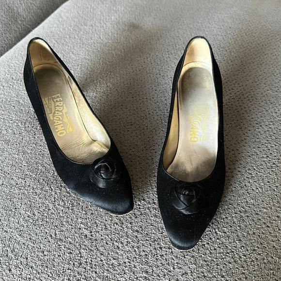 Salvatore Ferragamo Shoes - Vintage Ferragamo Flower Heel